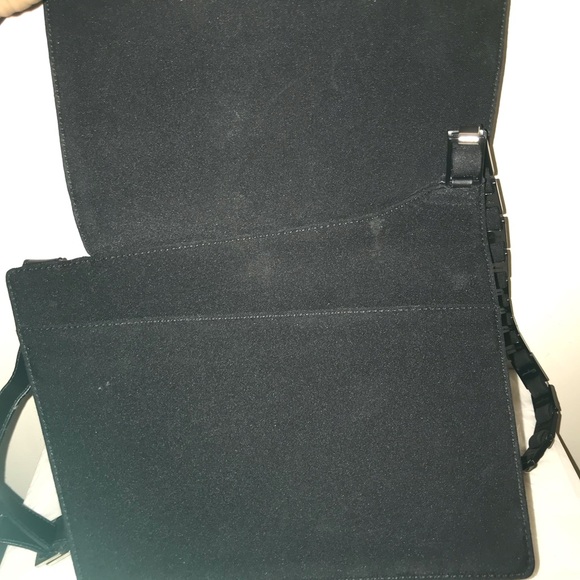 💯 % Authentic Salvatore Ferragamo Black Handbag - Picture 4 of 8